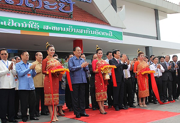 President Truong Tan Sang attends inauguration of Attapeu airport - ảnh 1